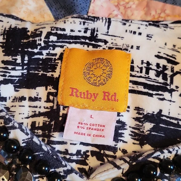 EUC Ruby Rd. Black/White Embellished Collar Top. Size Large - Picture 4 of 4
